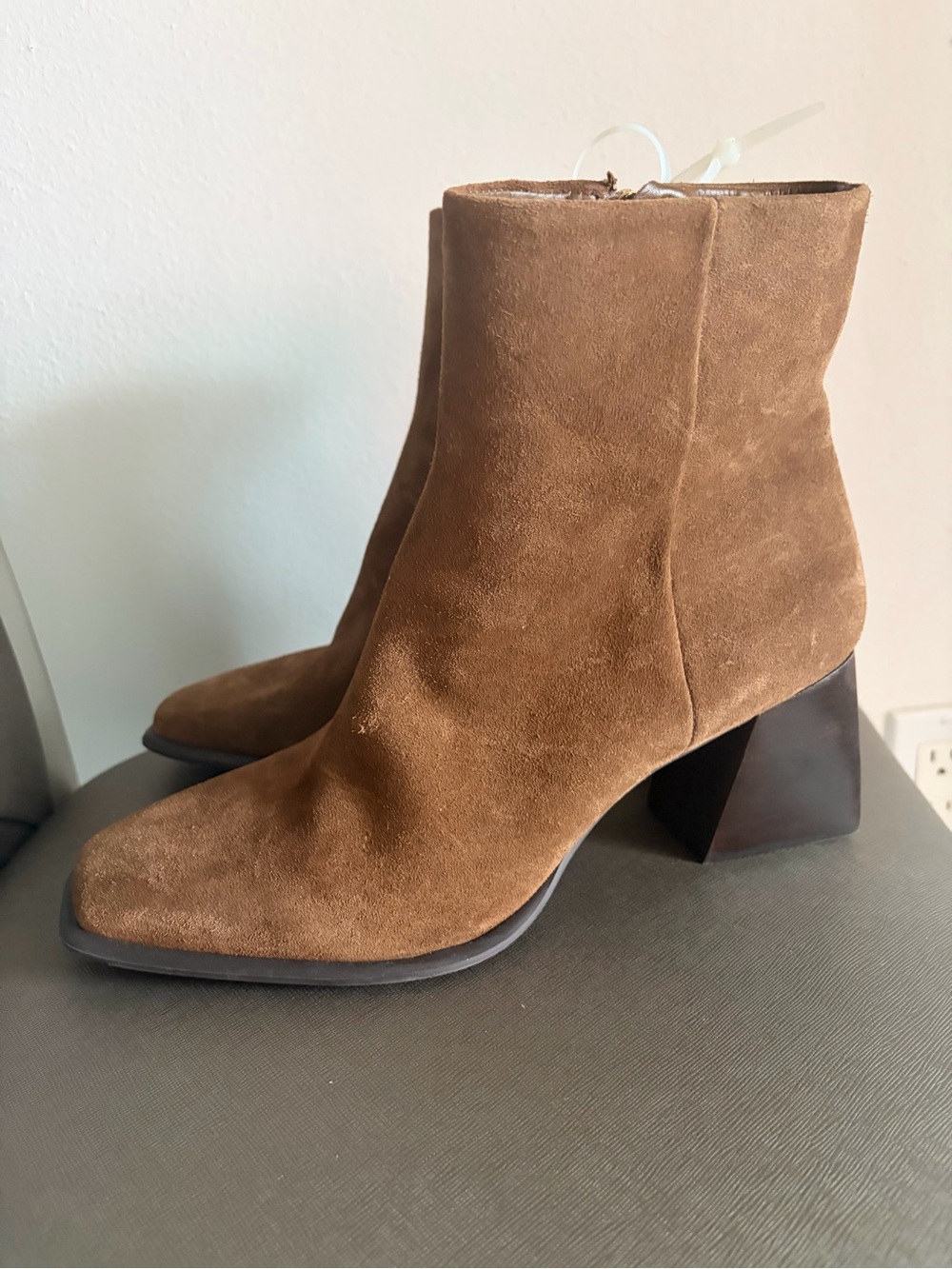 NWT Gianni Bini Women's Brown Suede Ankle Boots with Block Heels Size 9.5